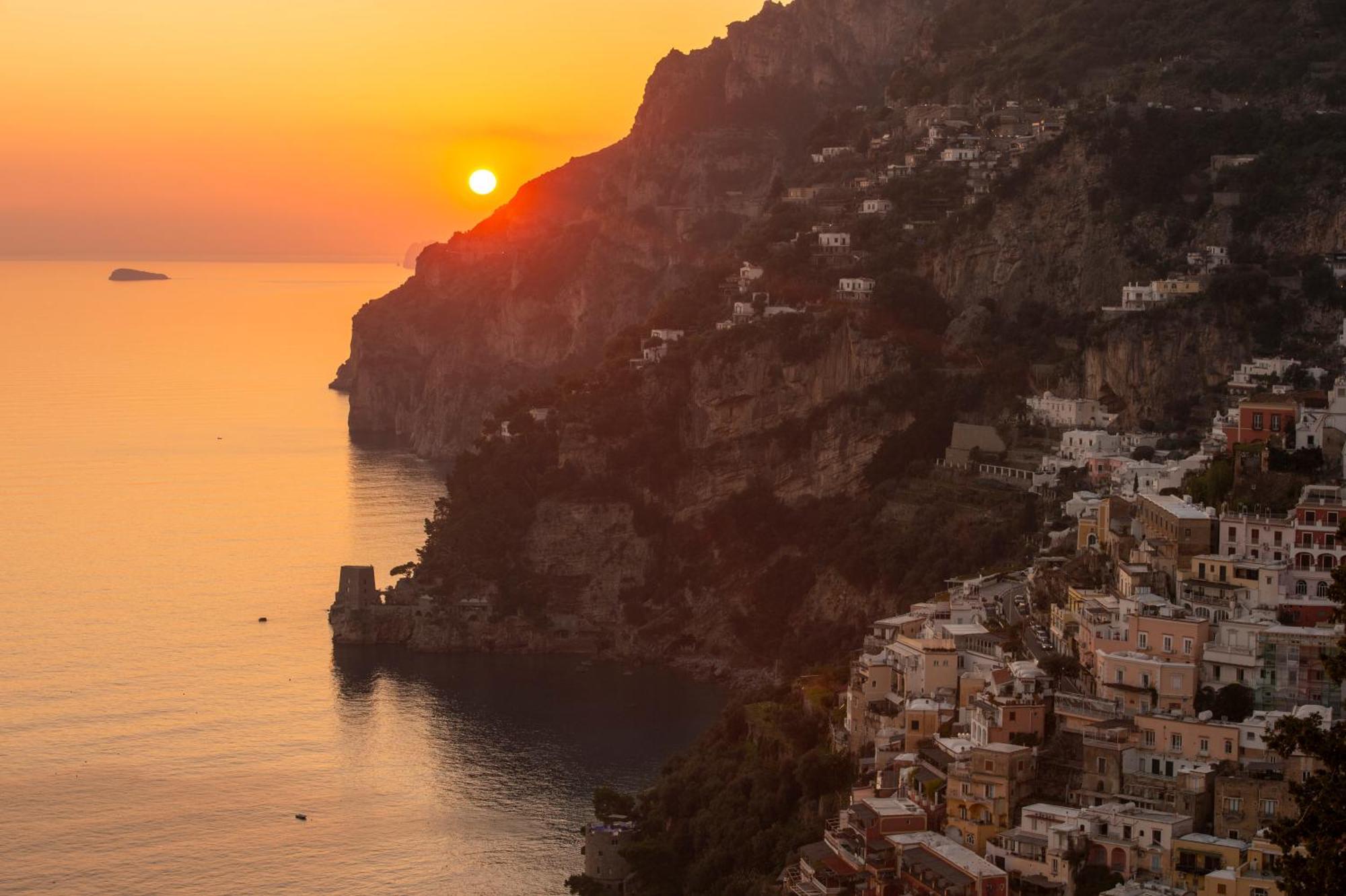 Aria Di Mare,near Elevator, Few Steps, Parking, Garden Apartment