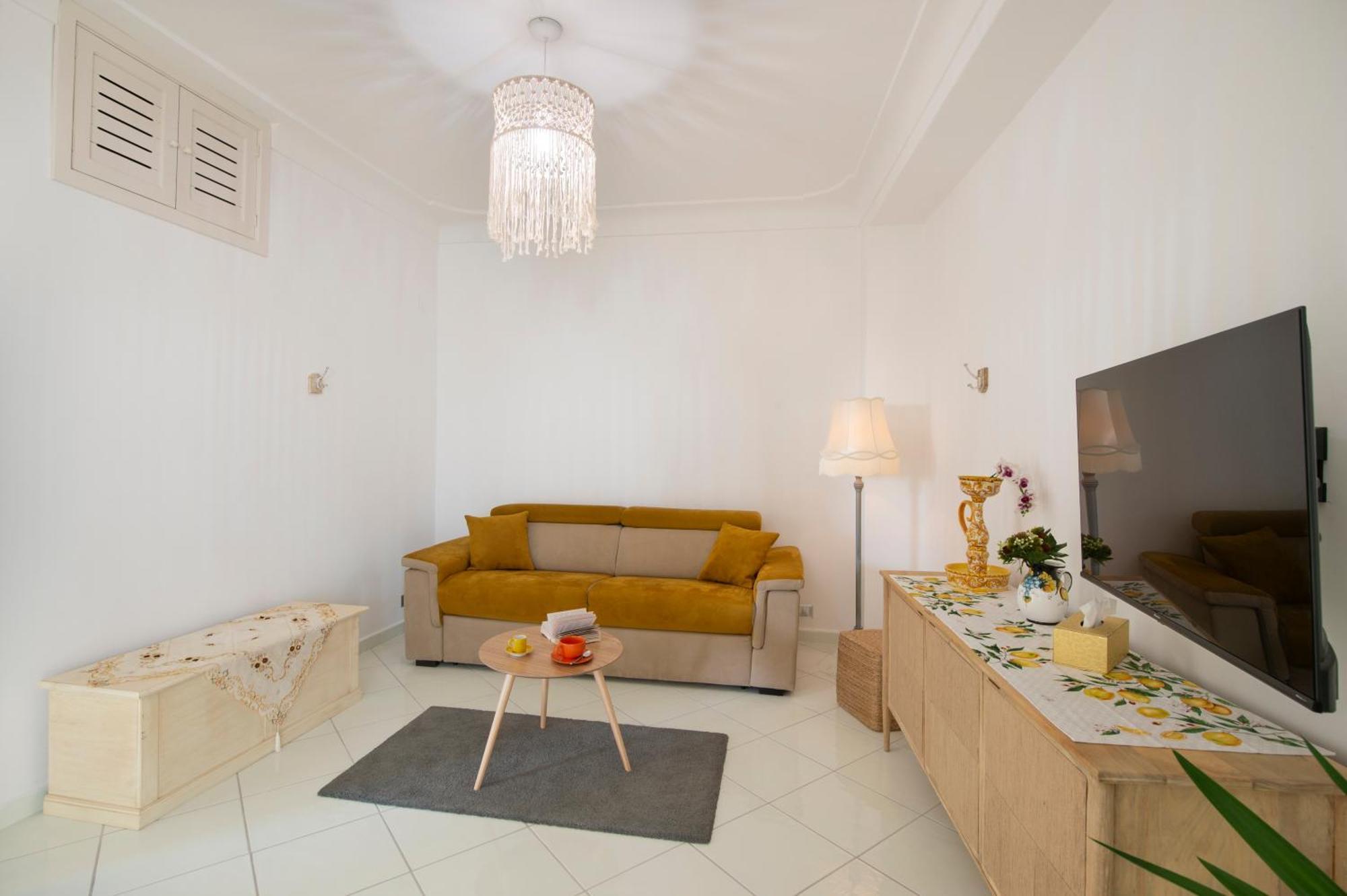 Aria Di Mare,near Elevator, Few Steps, Parking, Garden