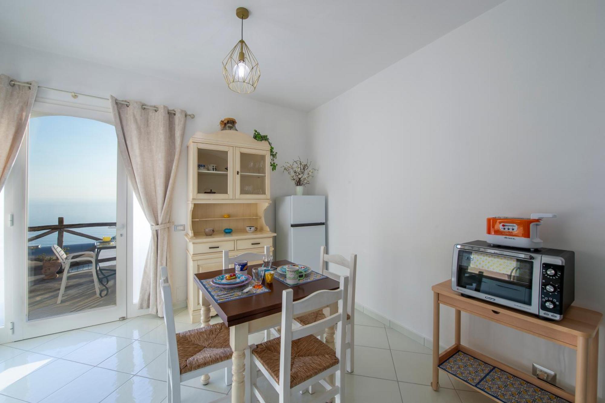 Apartment Aria Di Mare,near Elevator, Few Steps, Parking, Garden