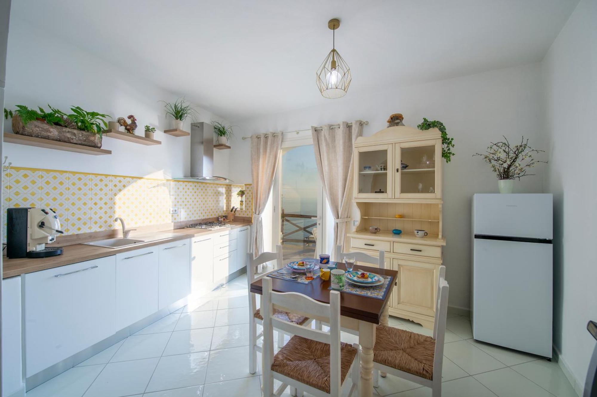 Apartment Aria Di Mare,near Elevator, Few Steps, Parking, Garden Positano