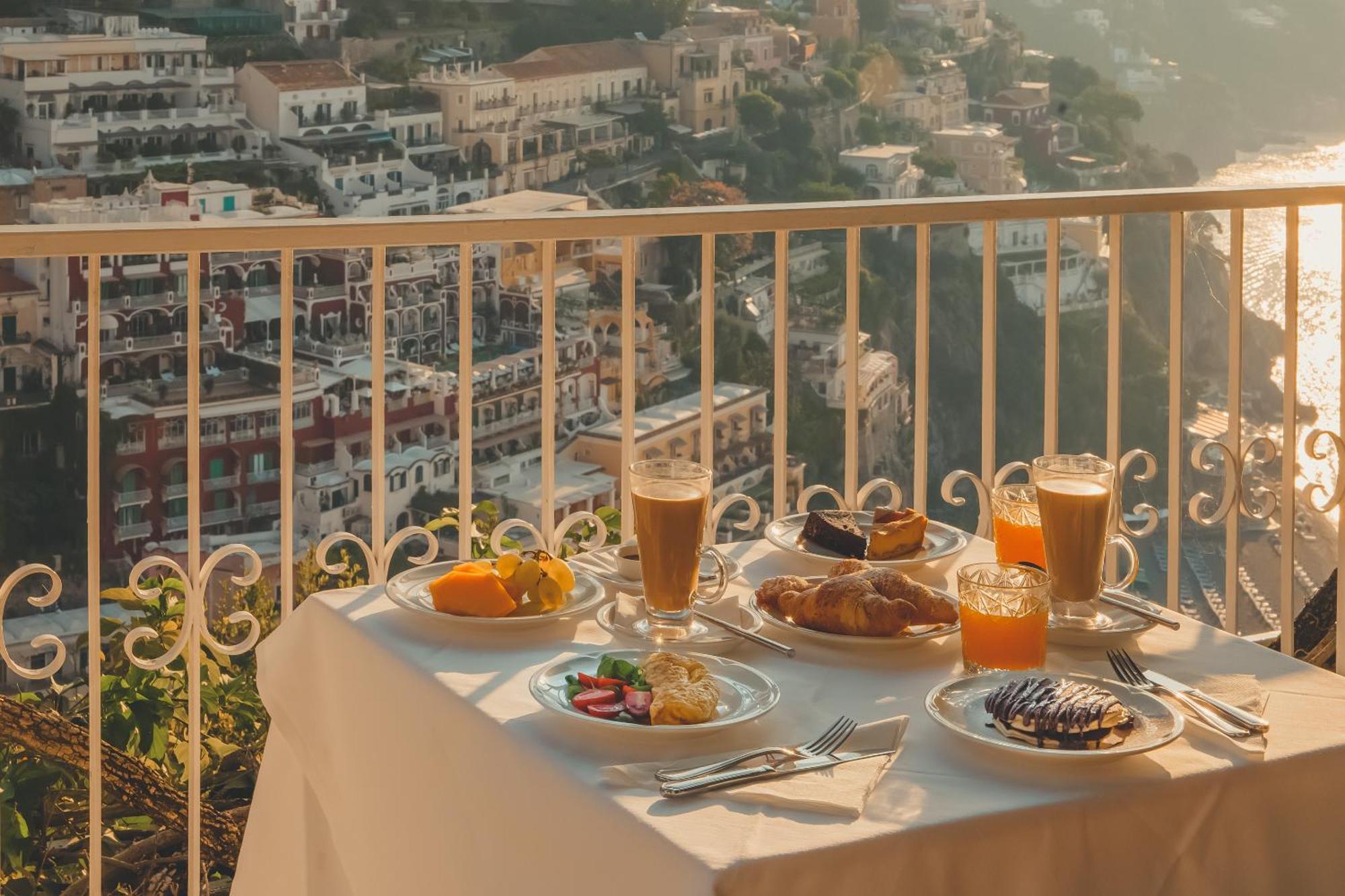 Poseidon Hotel 4*