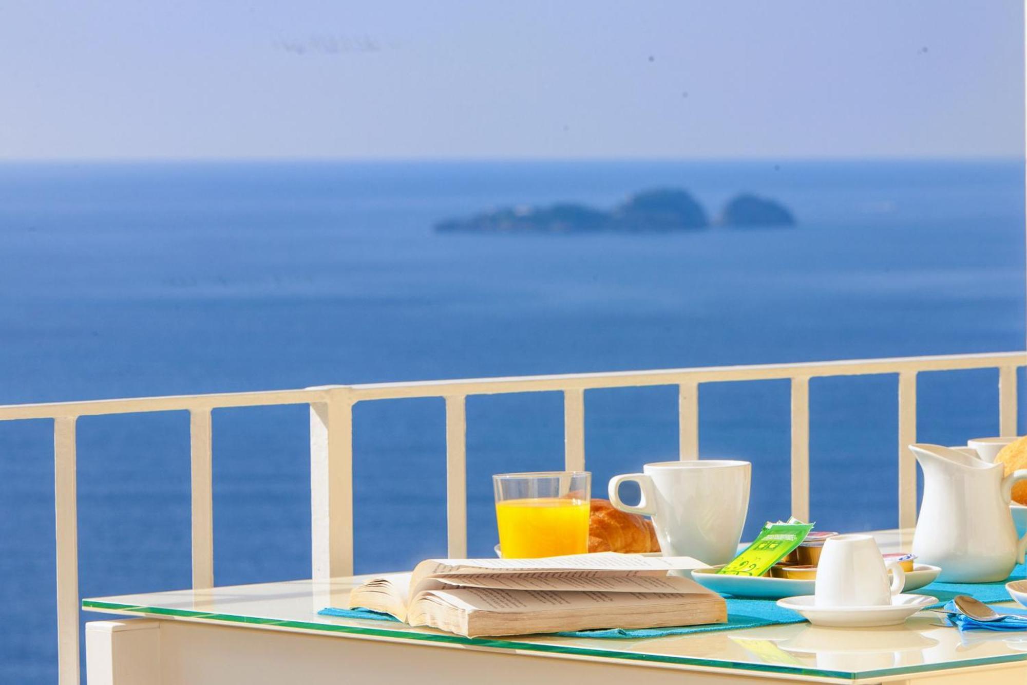 - Anna Villa Positano