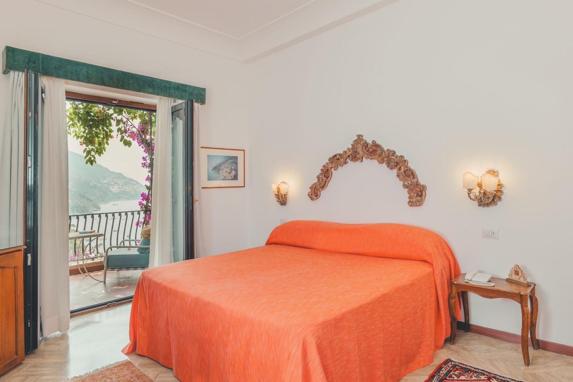 Poseidon Hotel 4*