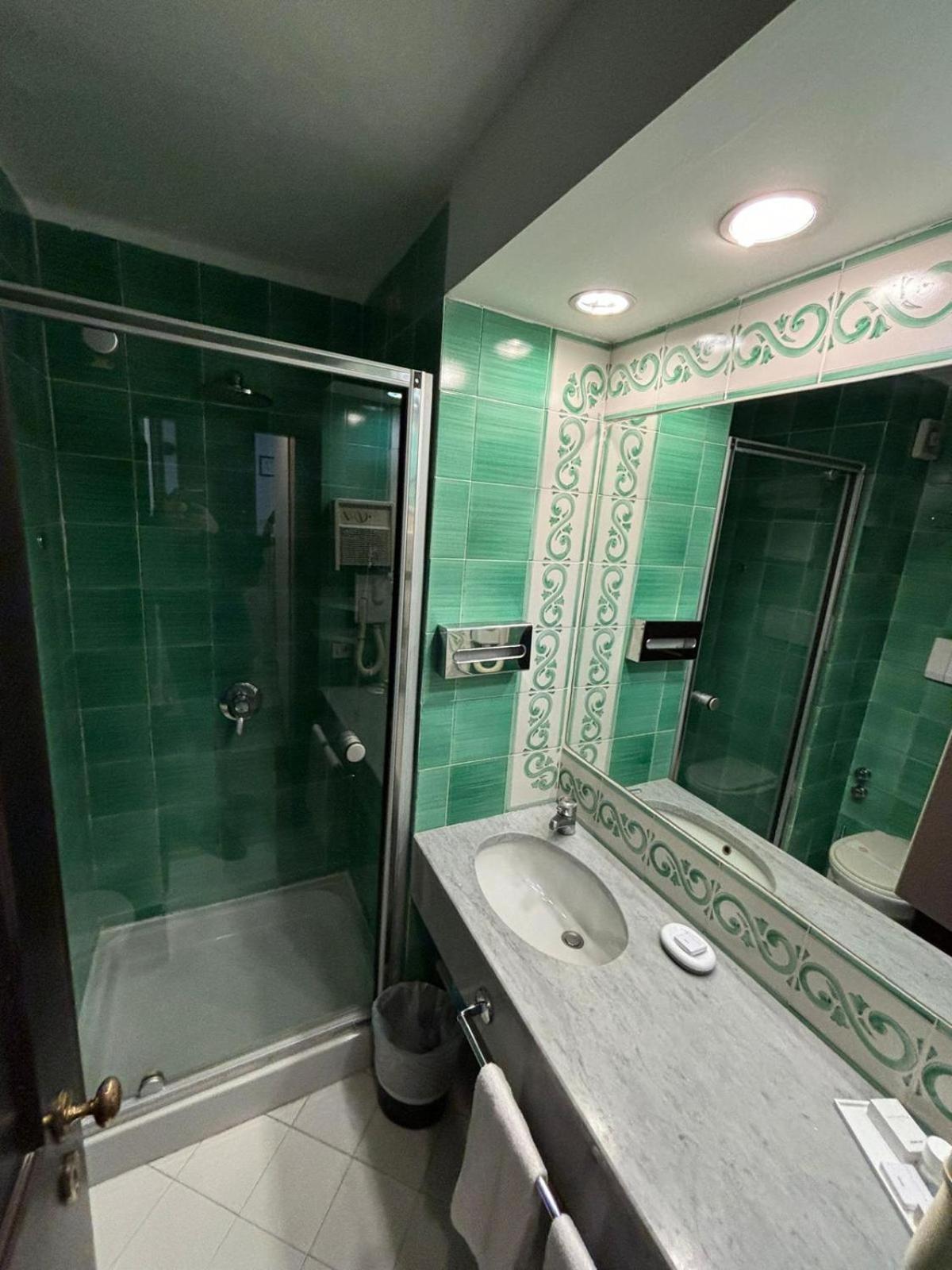 Stanza 913 Royal Guest house