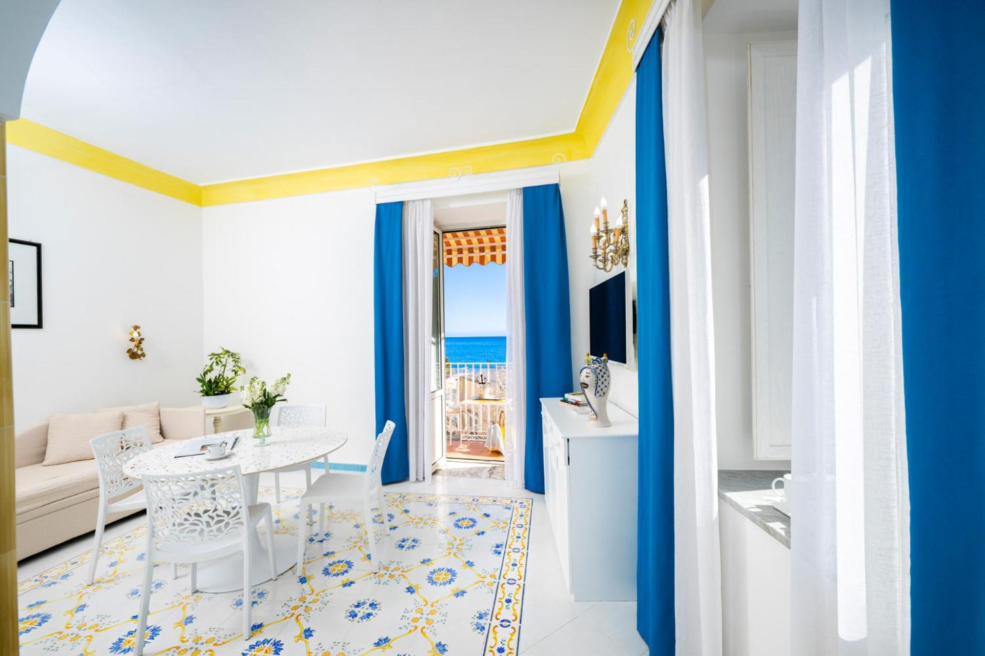 Flavio Gioia Aparthotel 3*
