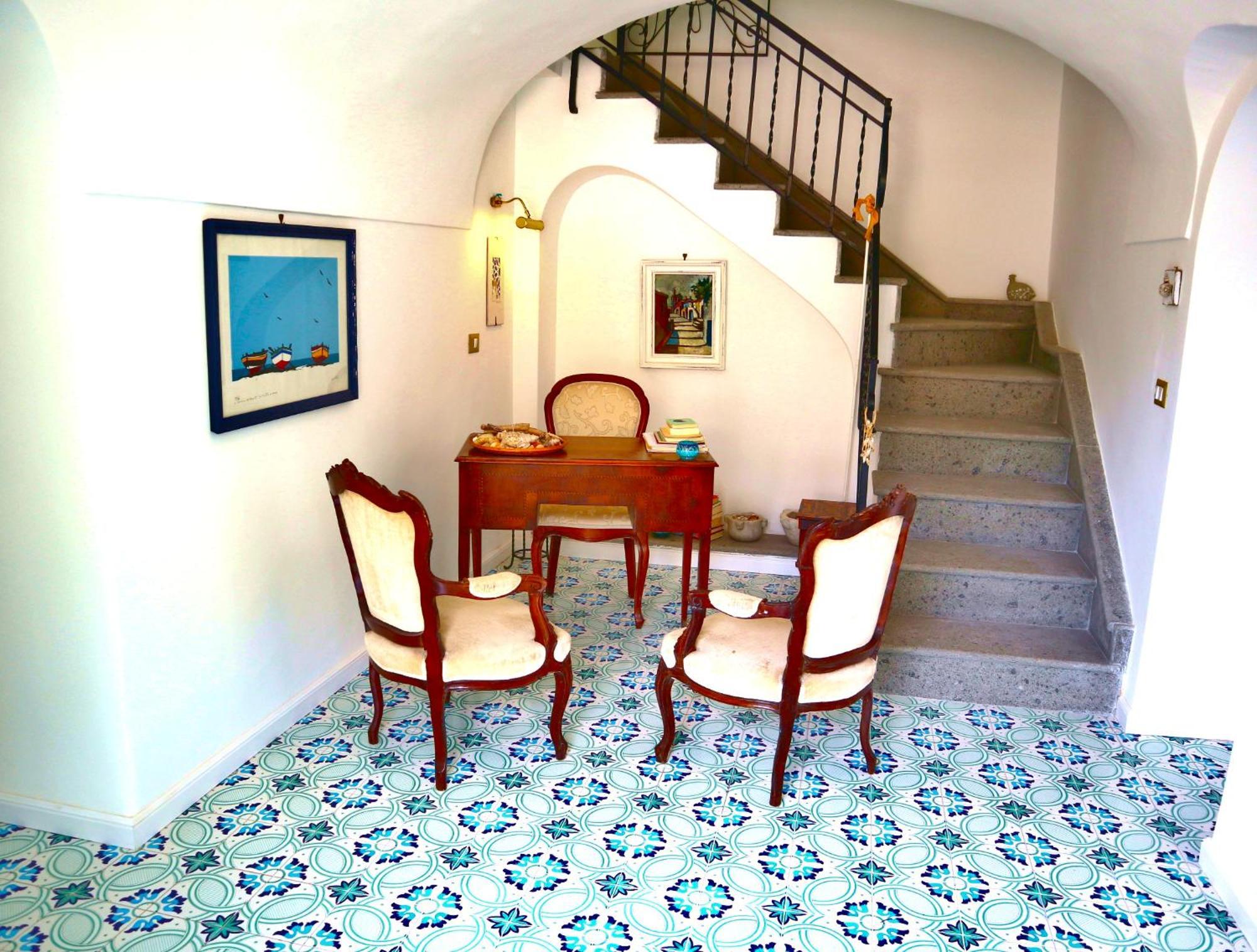 Villa With Sea View ! *