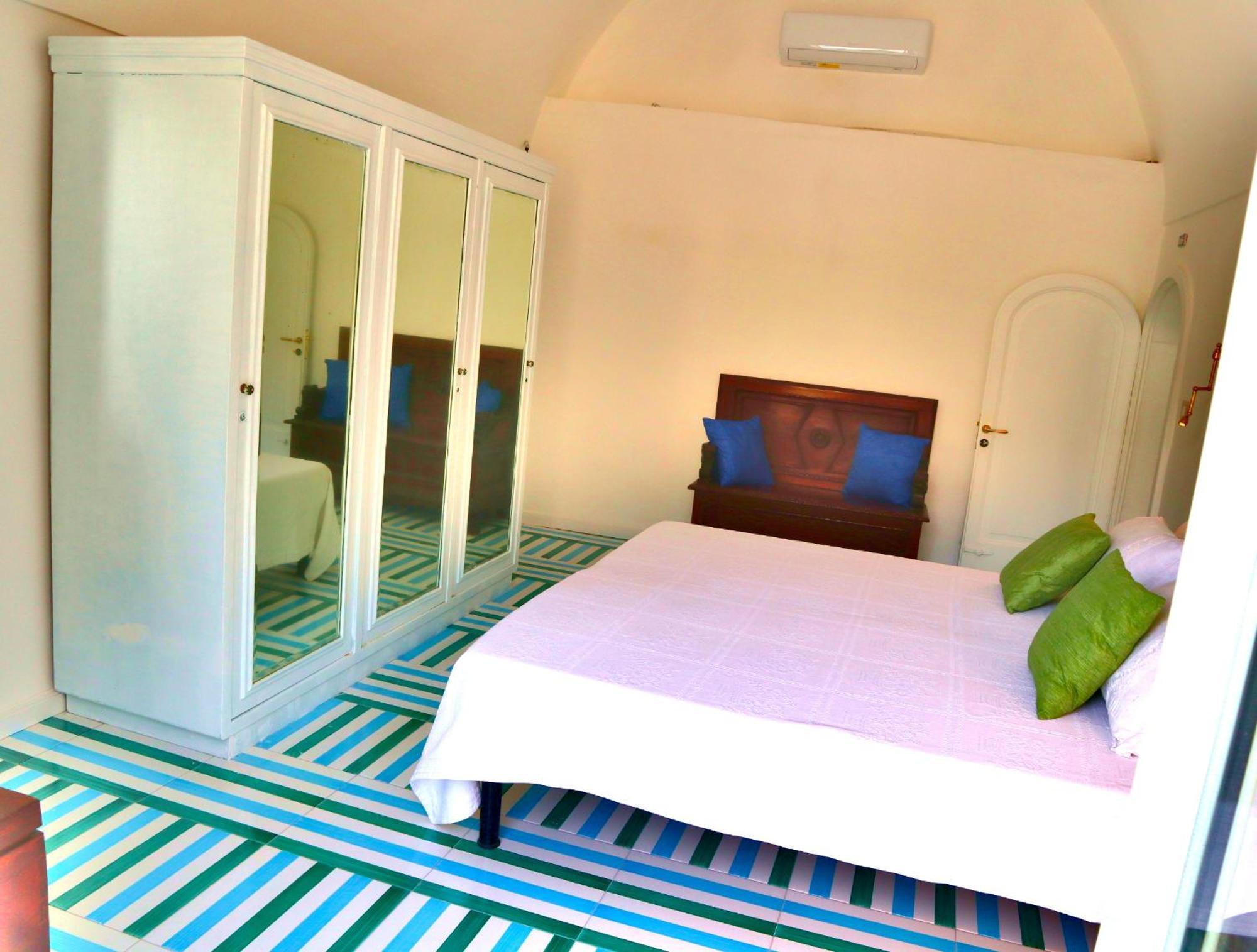 Villa With Sea View !