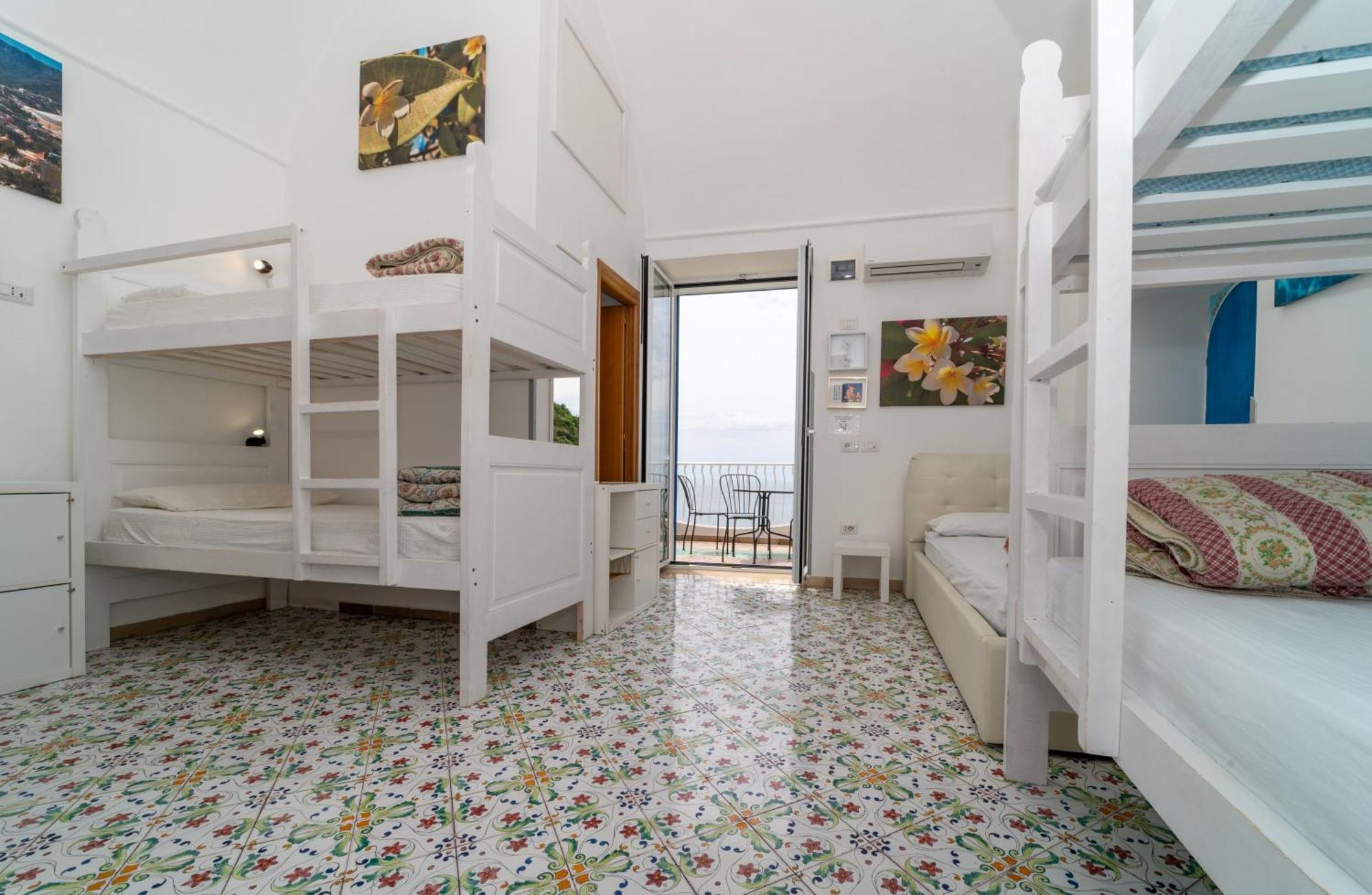 Brikette Hostel Positano