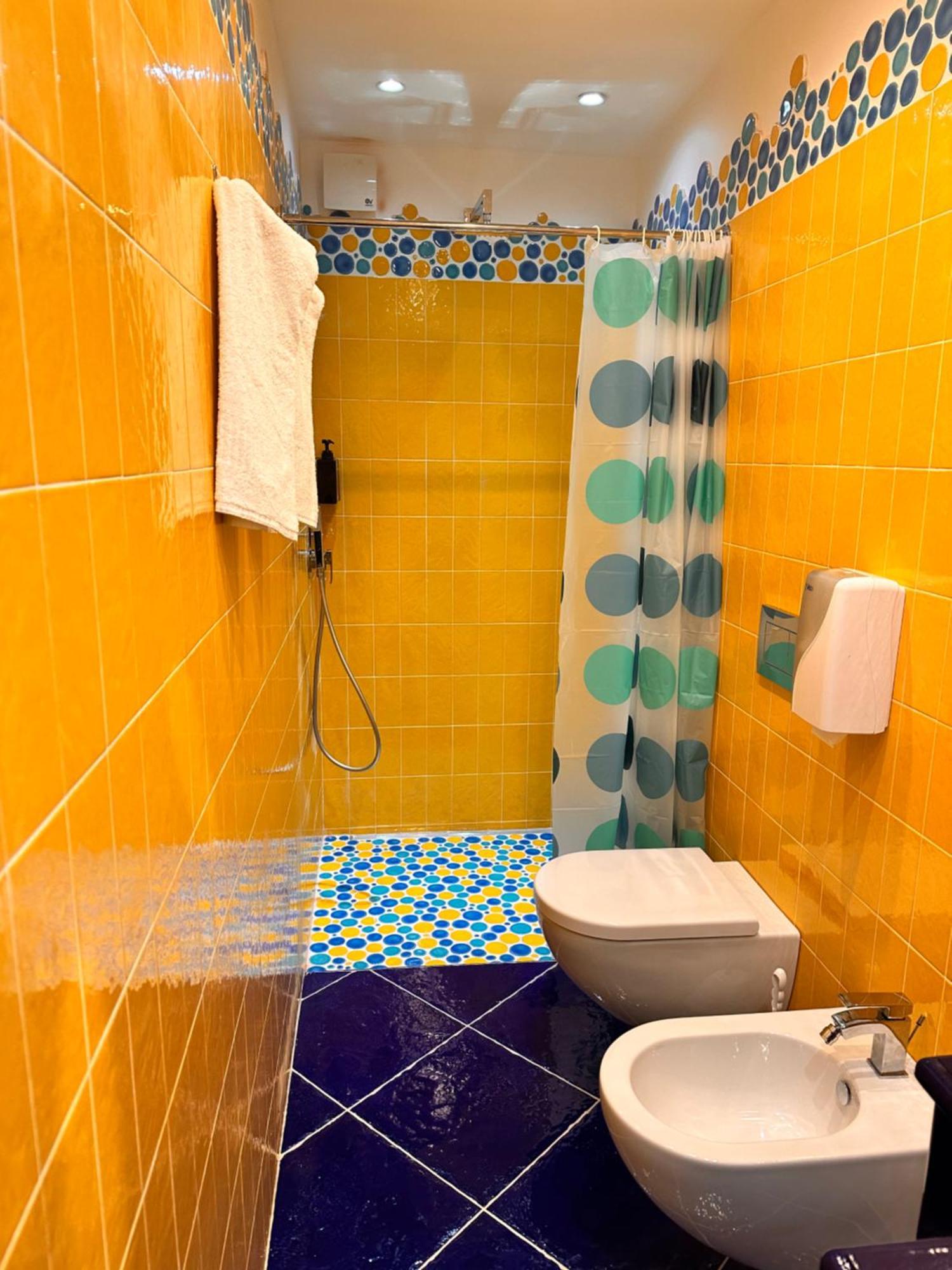 Queen View - No Kitchen Apartment Positano