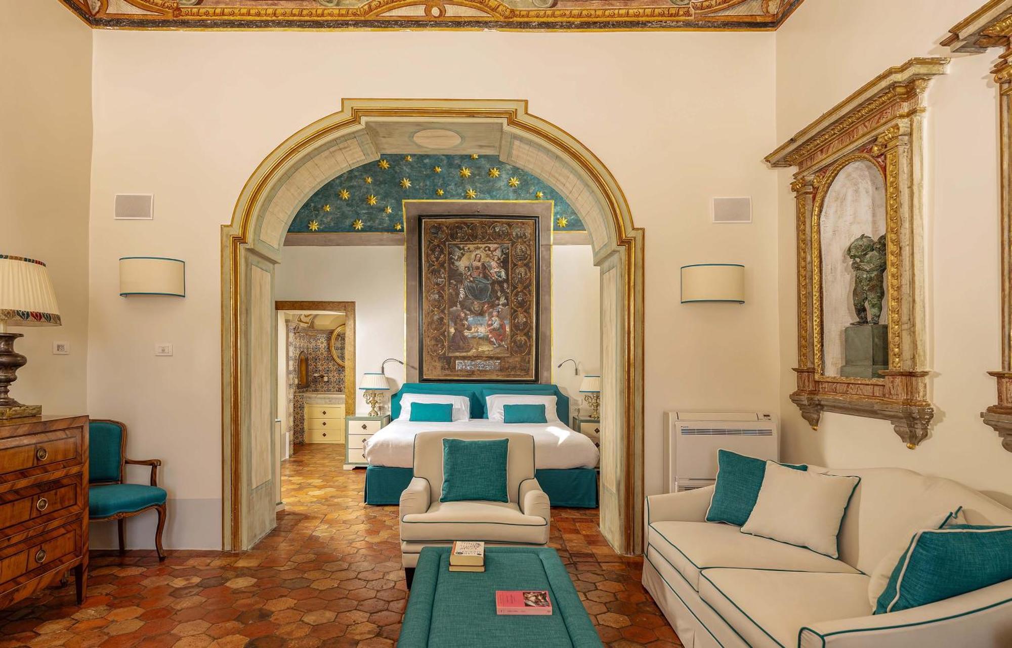 - Palazzo Santa Croce