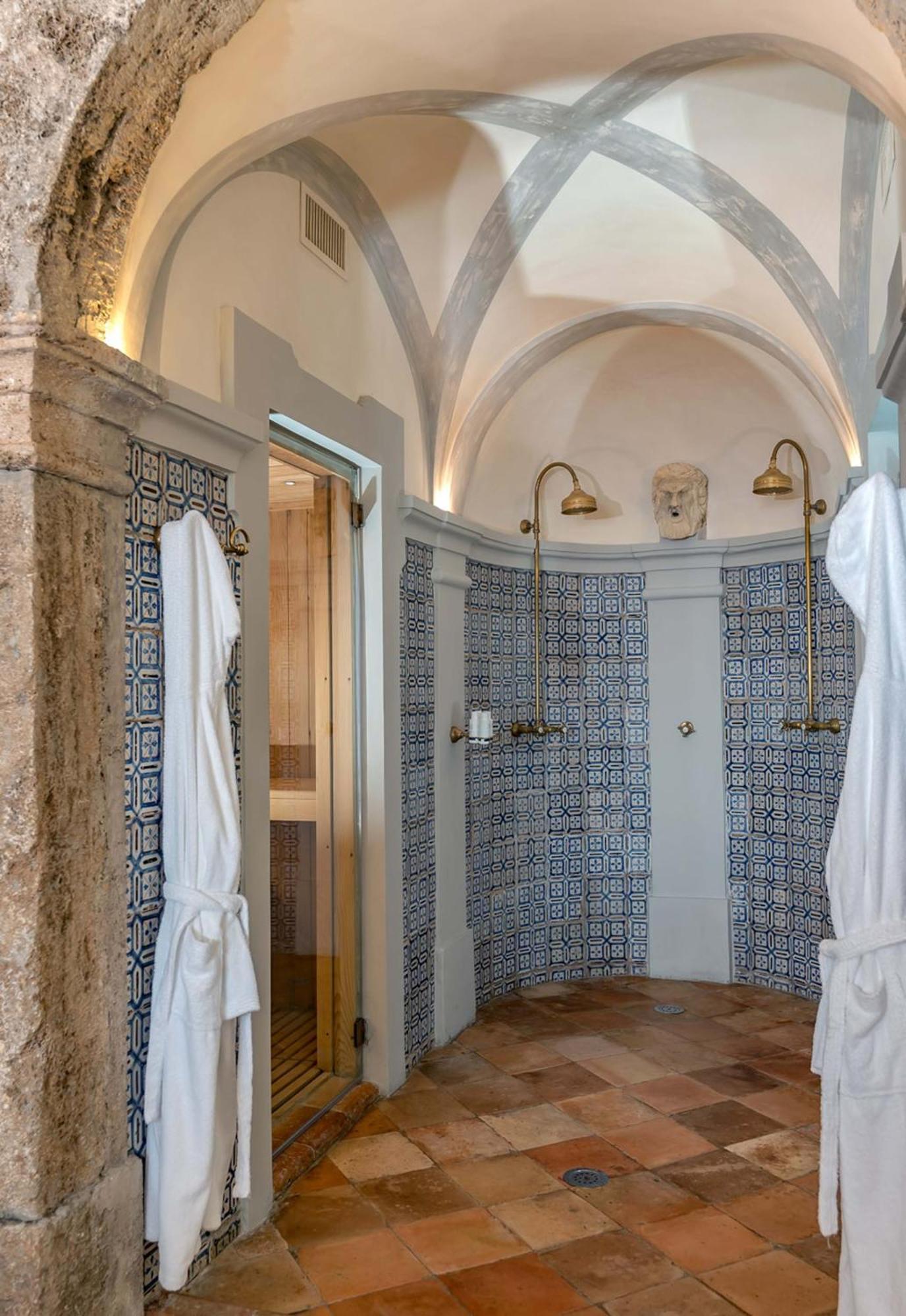 - Palazzo Santa Croce