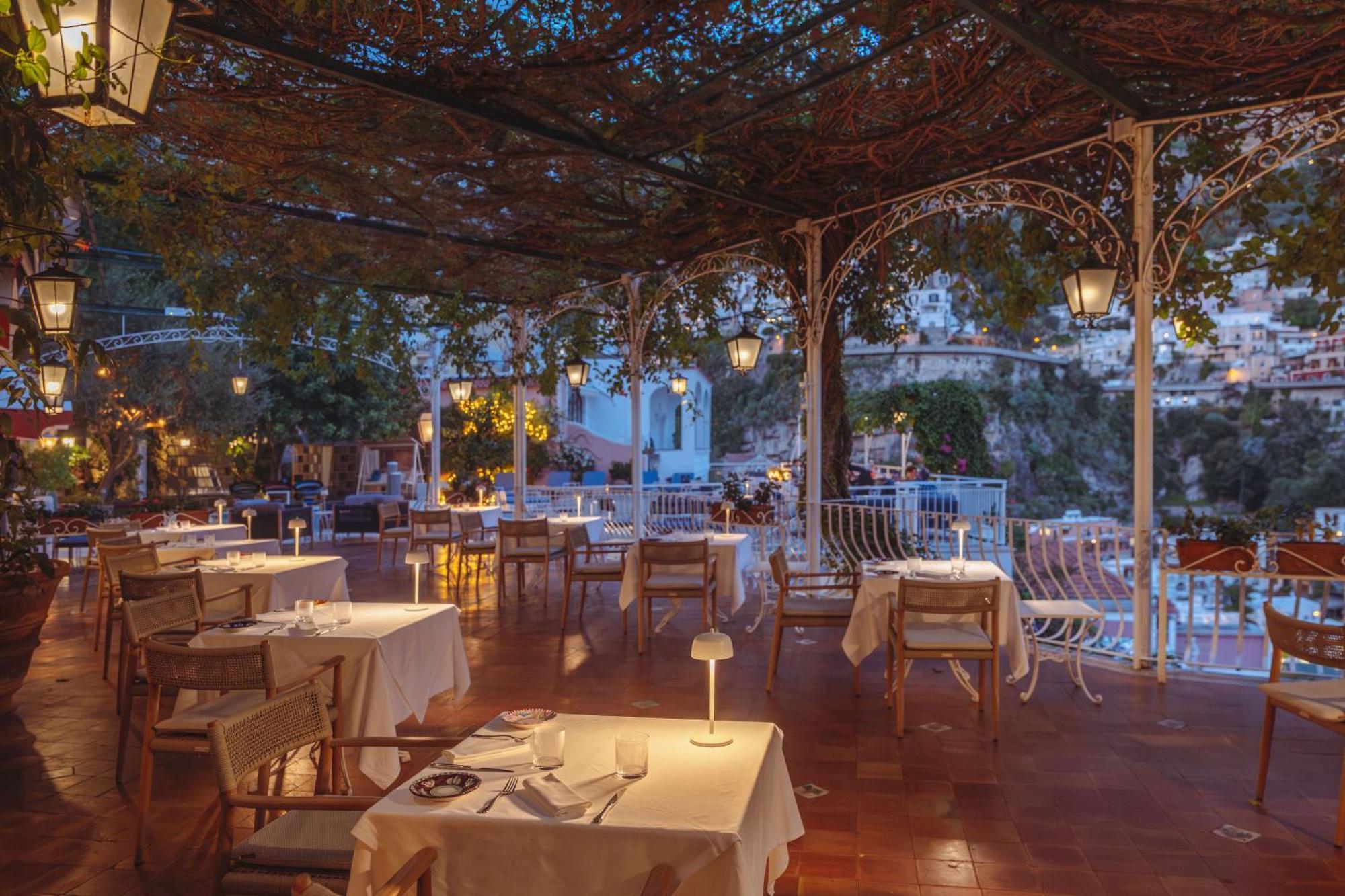 Poseidon Hotel 4*
