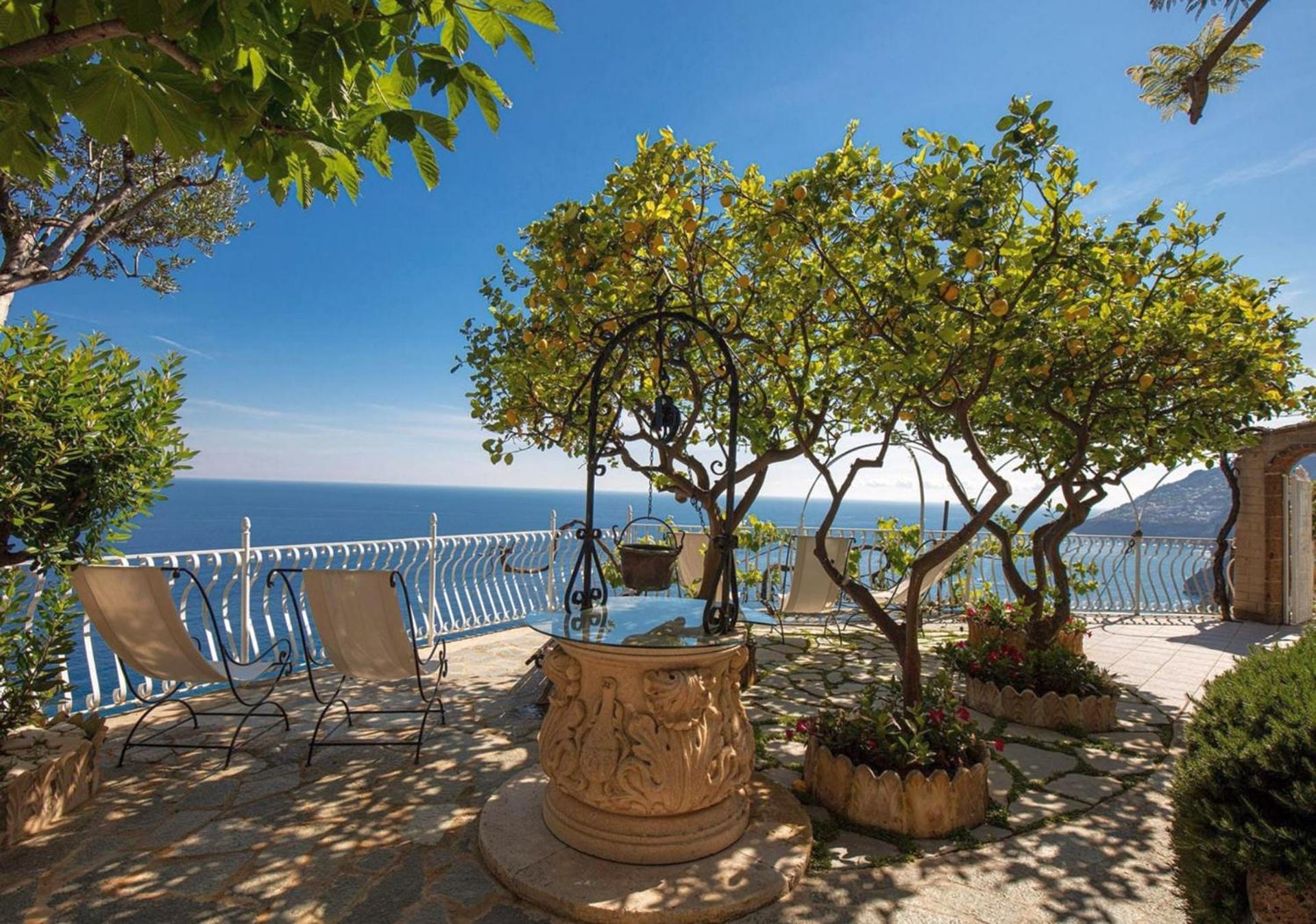 Lepanto House Holiday home *