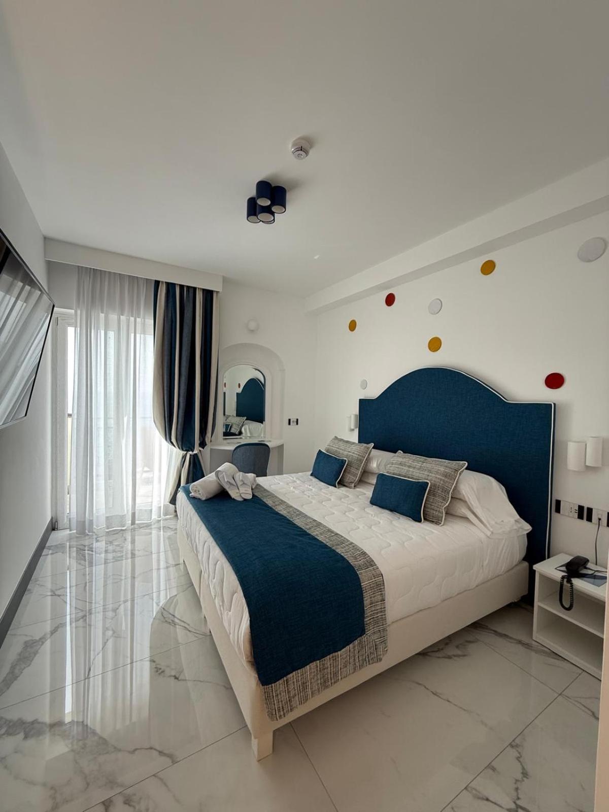 Hotel Art Pasitea 4*