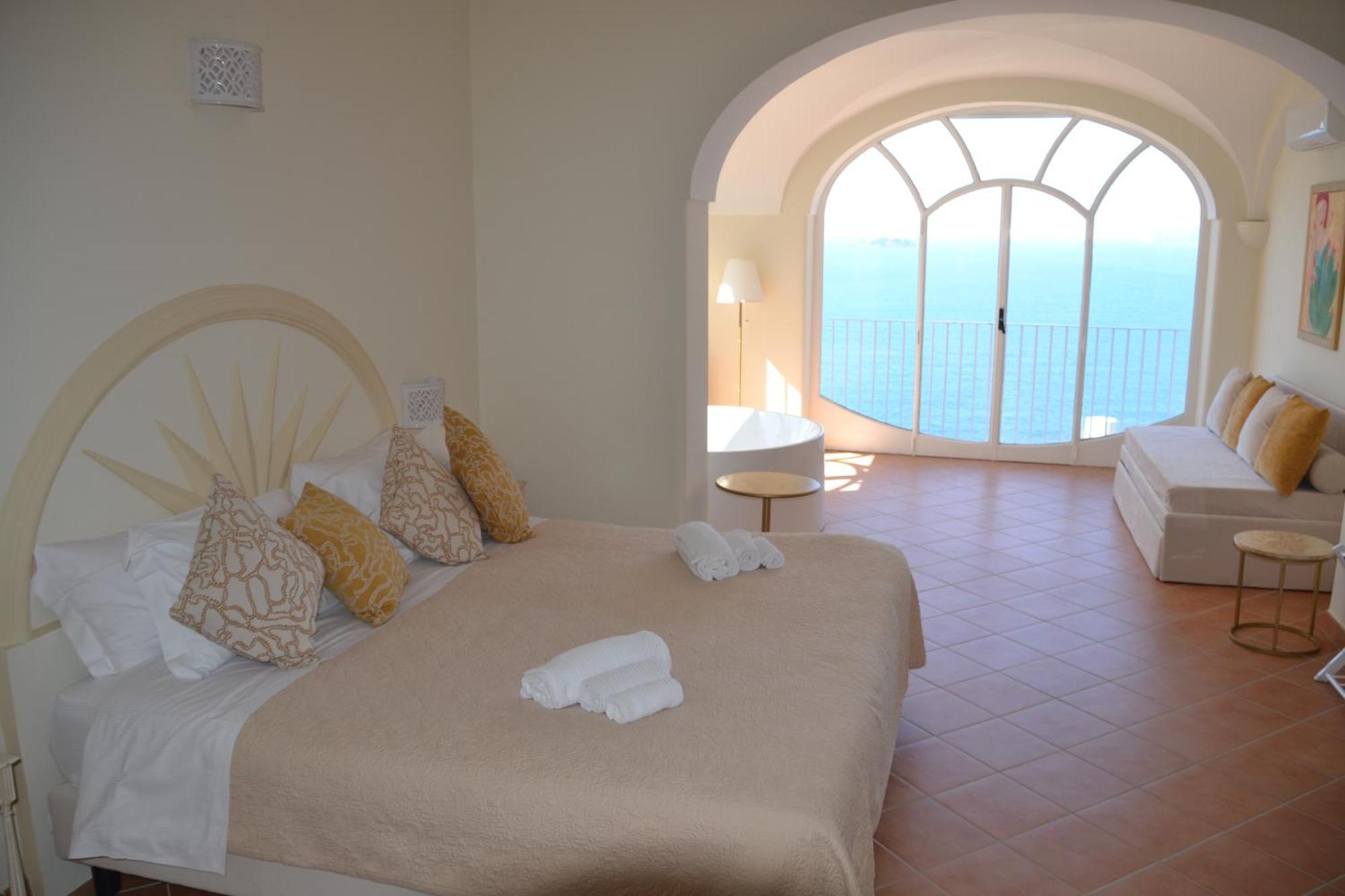 Hotel Santa Chiara 4*