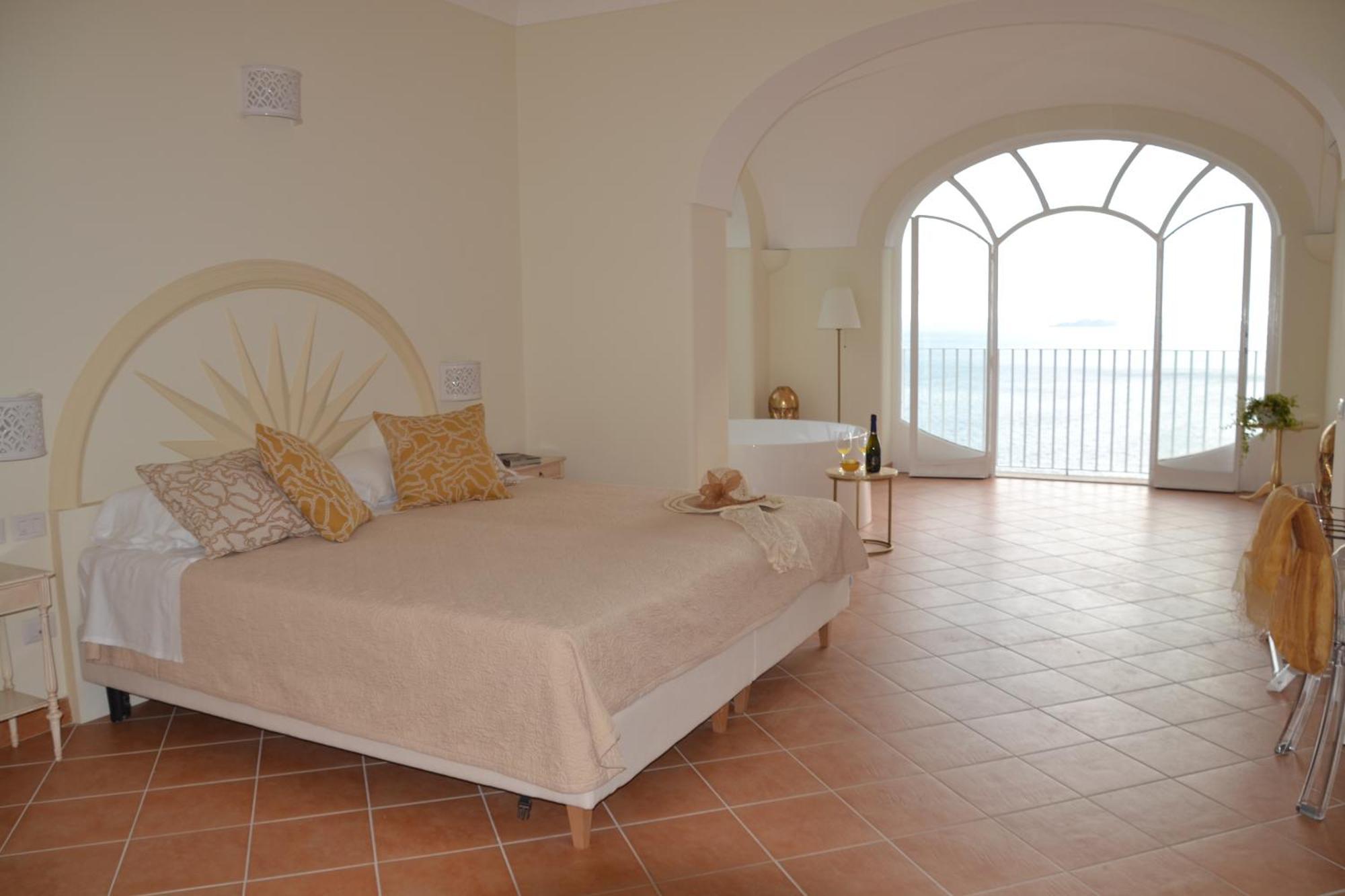 Hotel Santa Chiara 4*