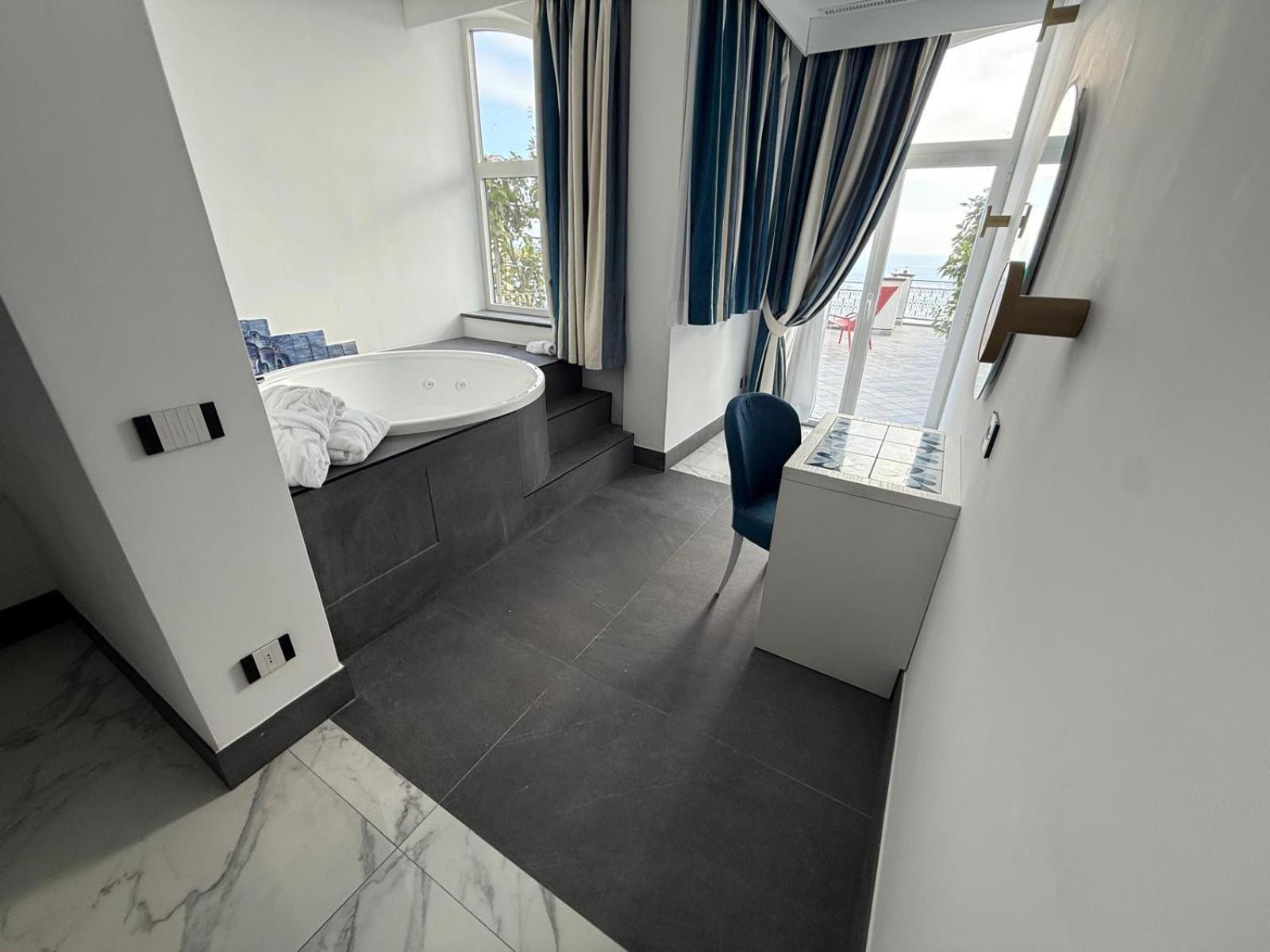 Hotel Art Pasitea 4*