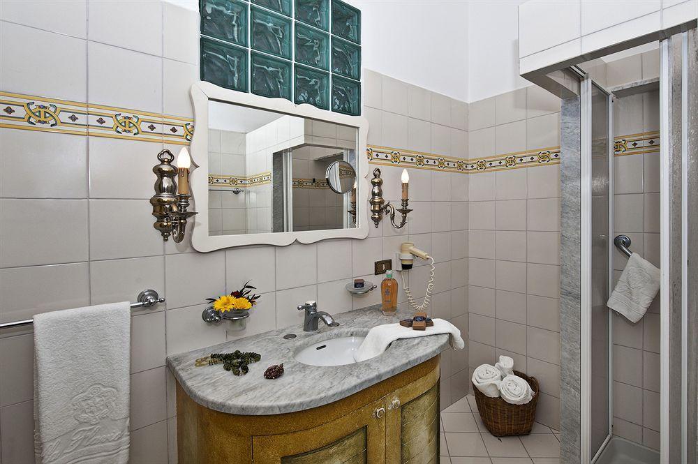 Flavio Gioia Aparthotel 3*