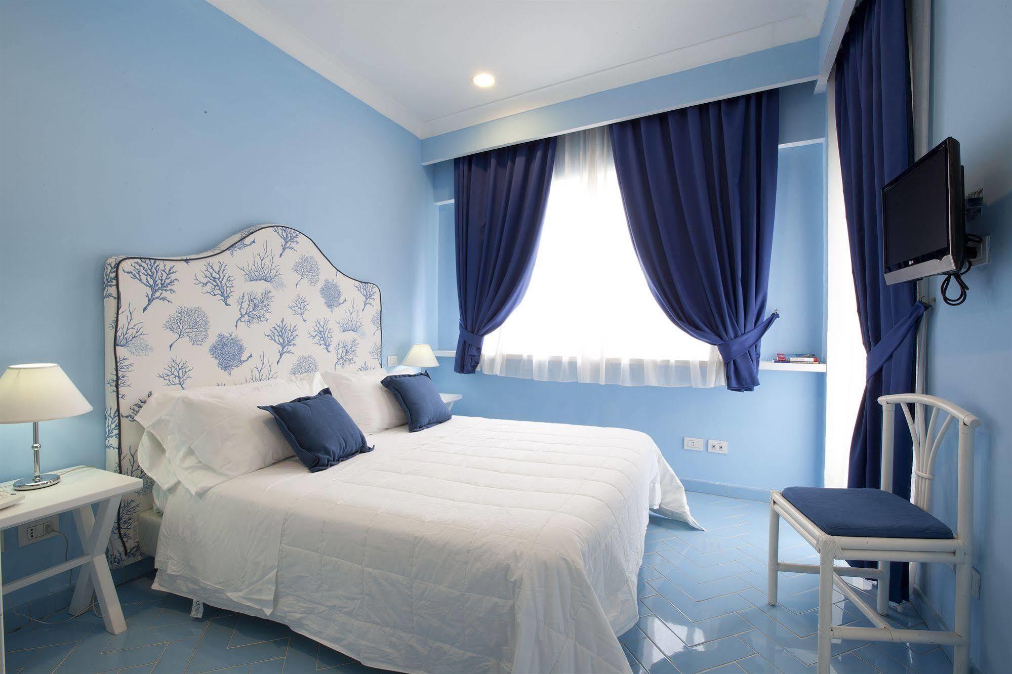 Bougainville Hotel 3*