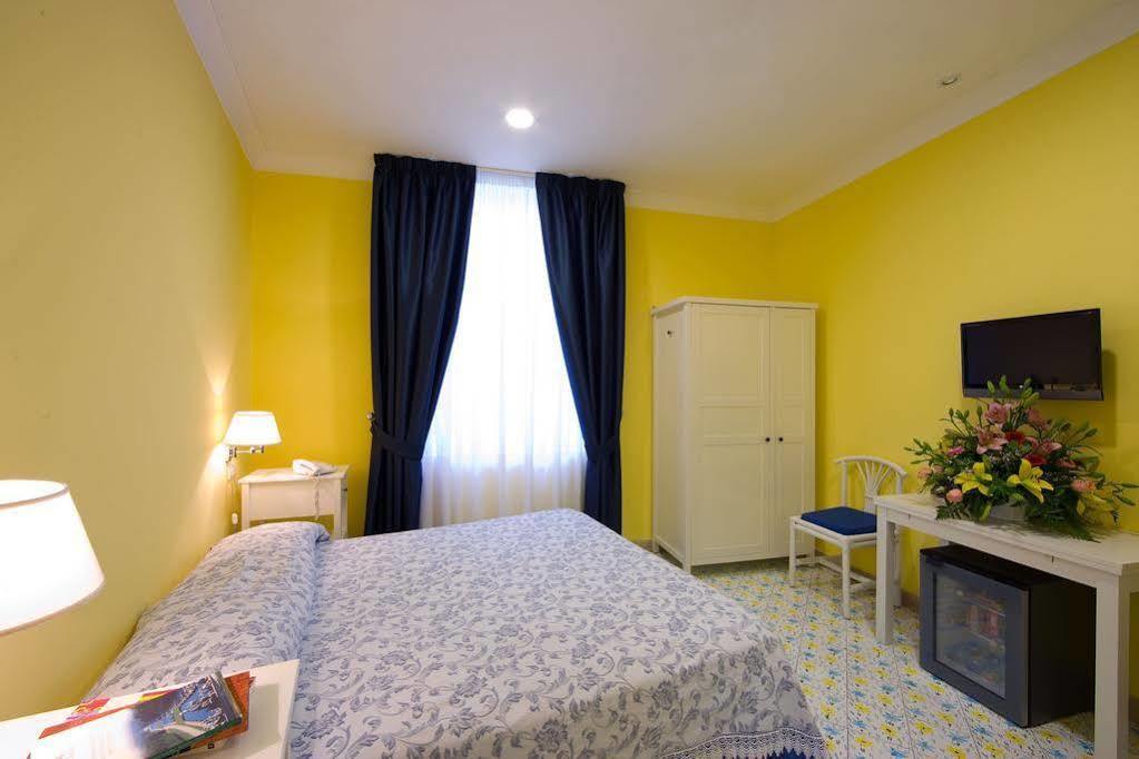 Bougainville Hotel