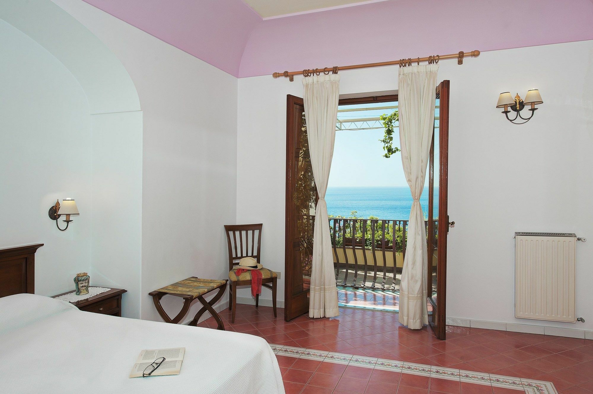 Hotel California 3*