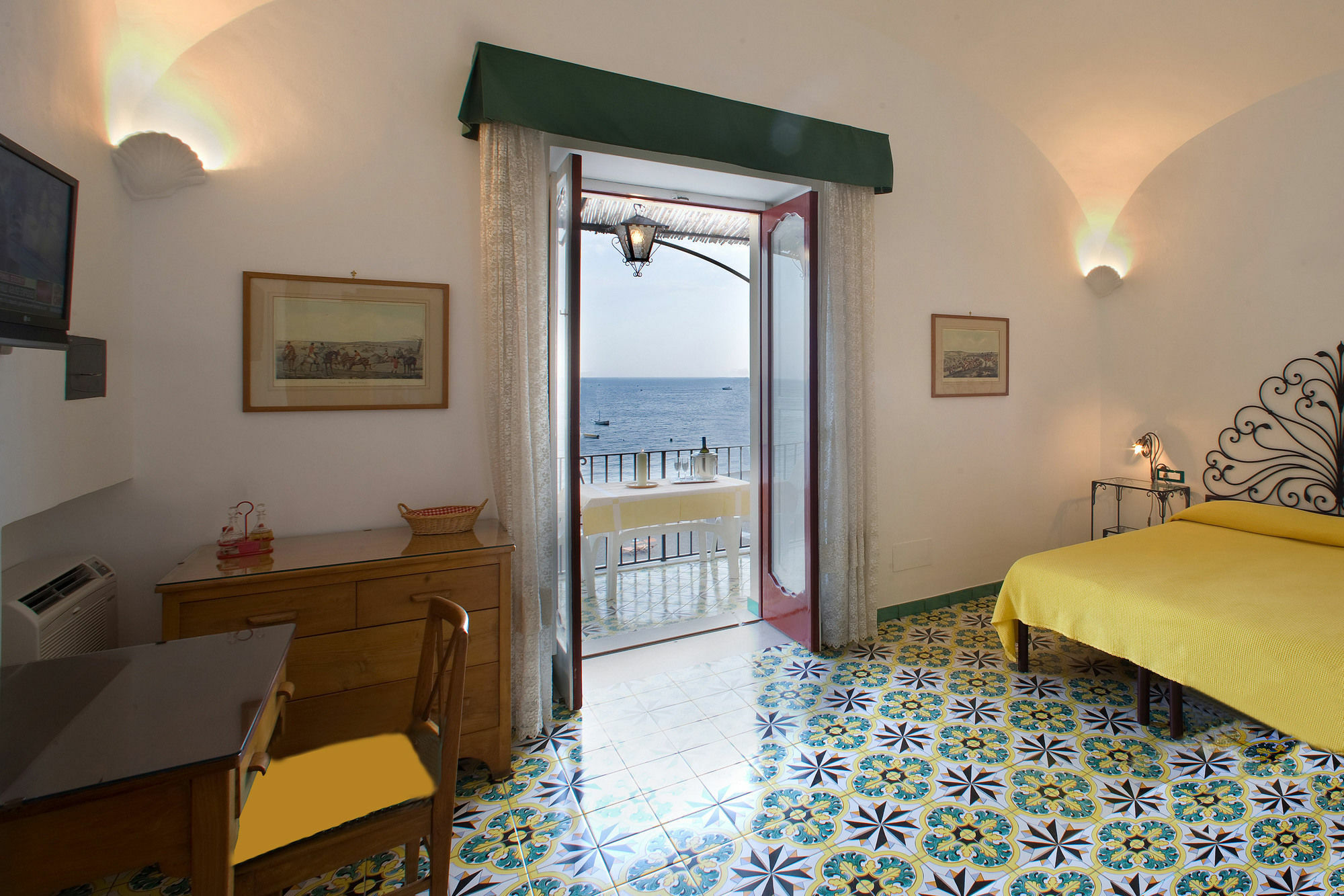 La Caravella Di - Relais&beach Aparthotel Positano
