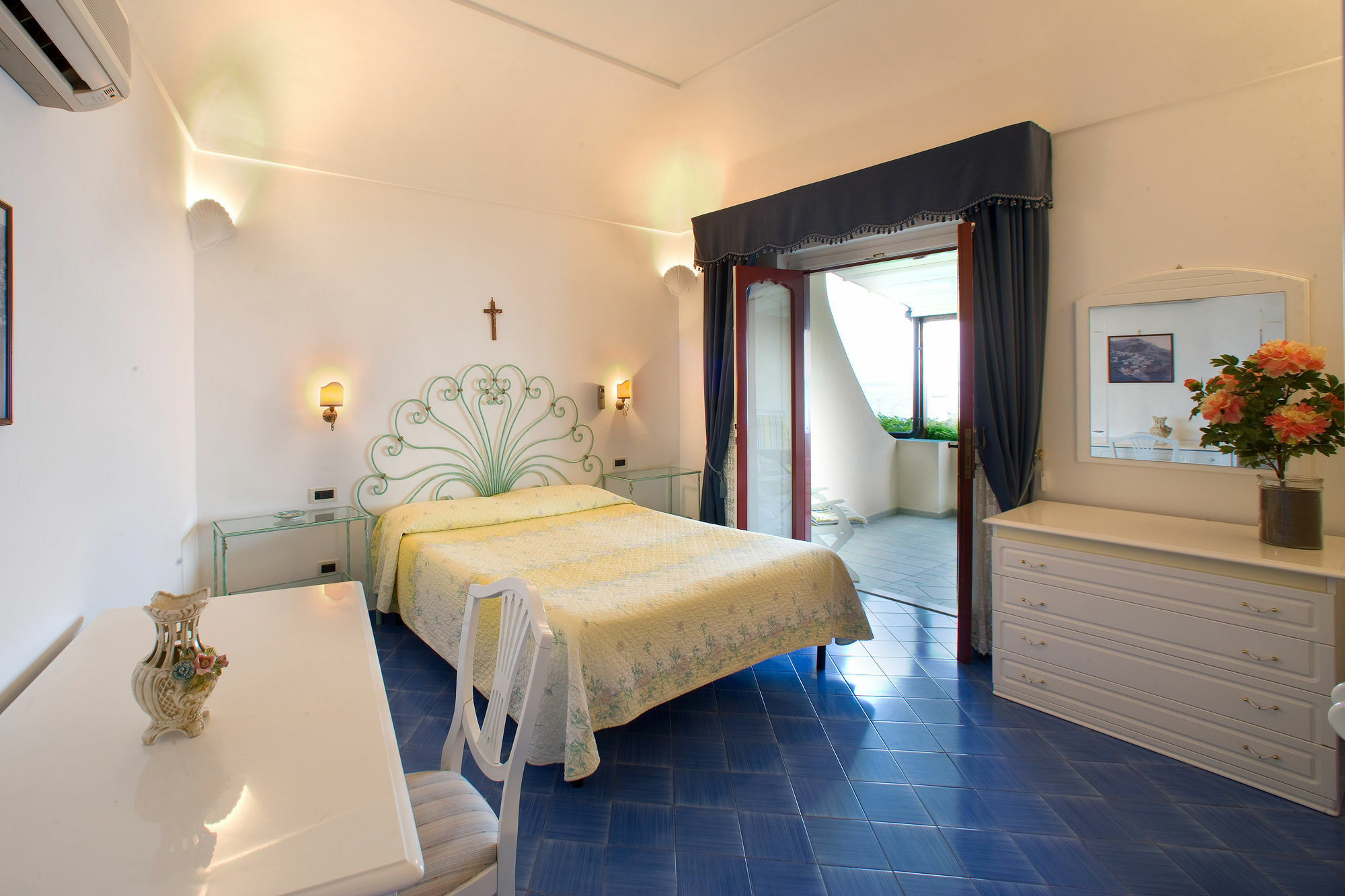 La Caravella Di - Relais&beach Aparthotel Positano