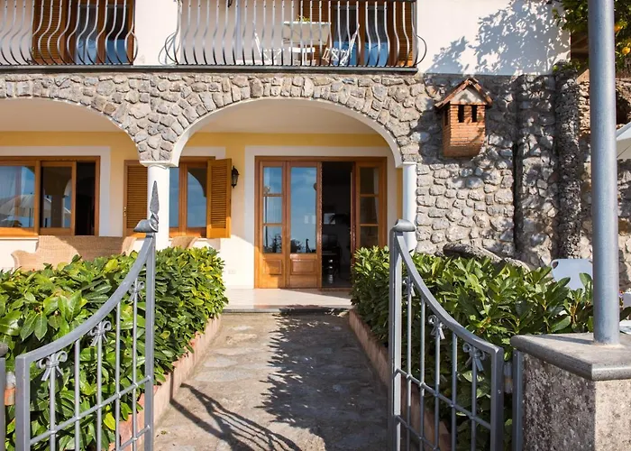 Villa Savina - Elegant Family Villa Overlooks Amalfi Coast -