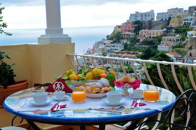Mary 3* Positano