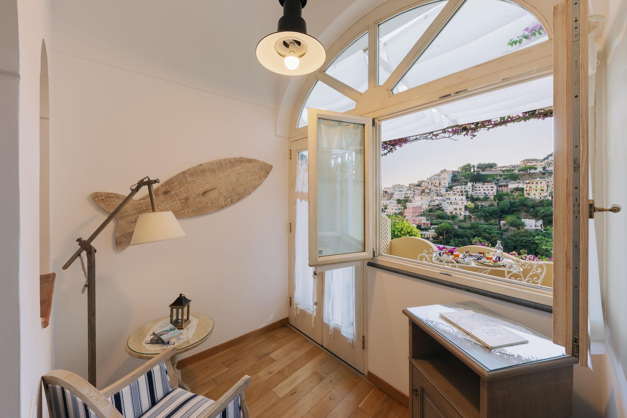 Mary 3* Positano
