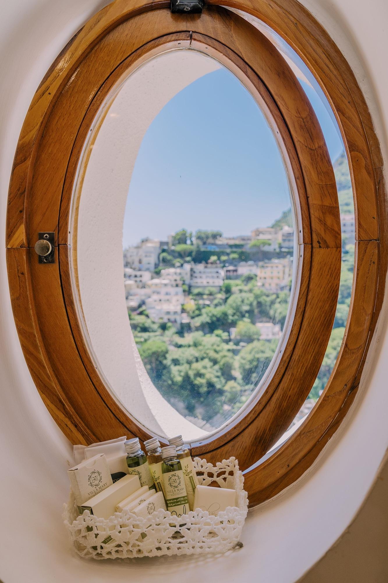 Mary 3* Positano
