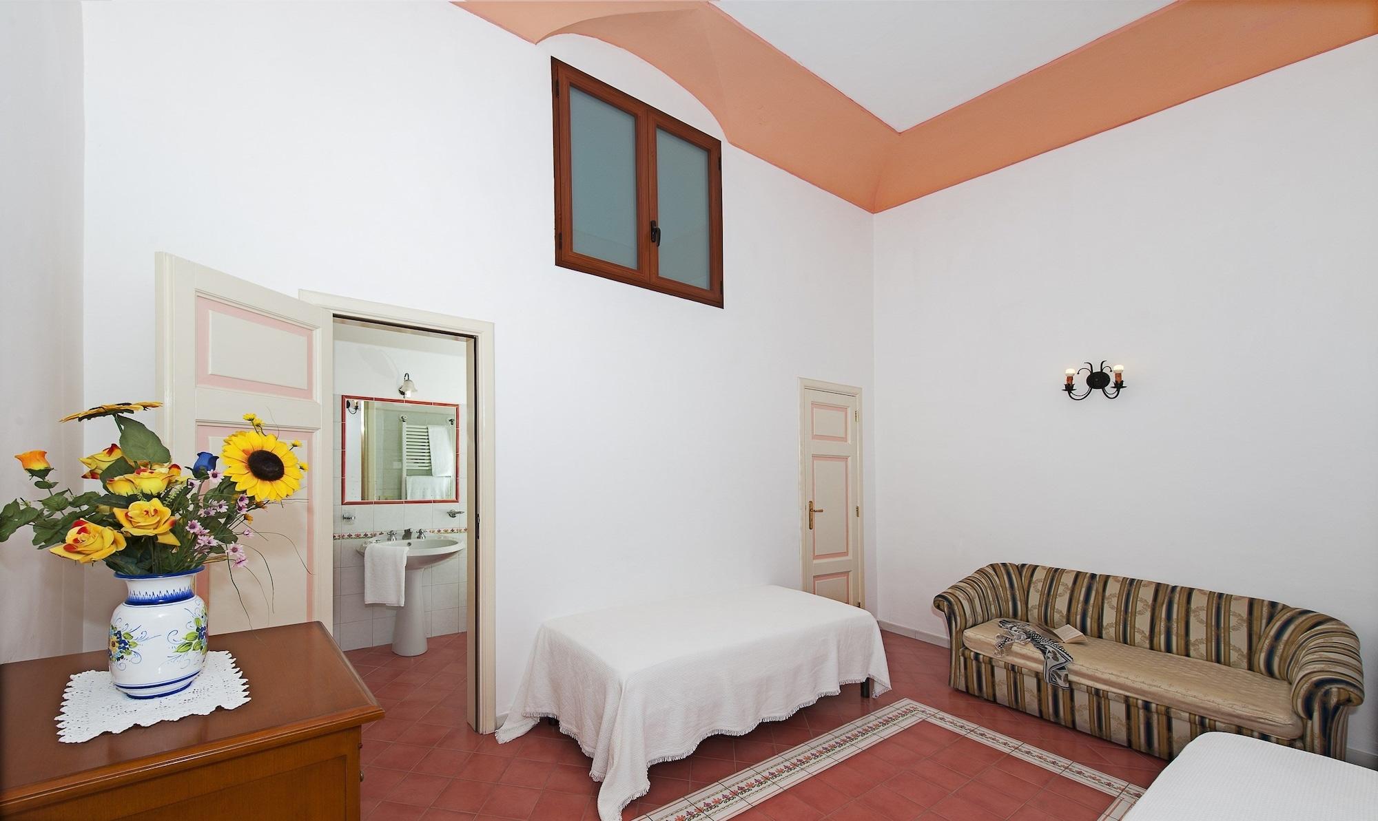 Hotel California 3*