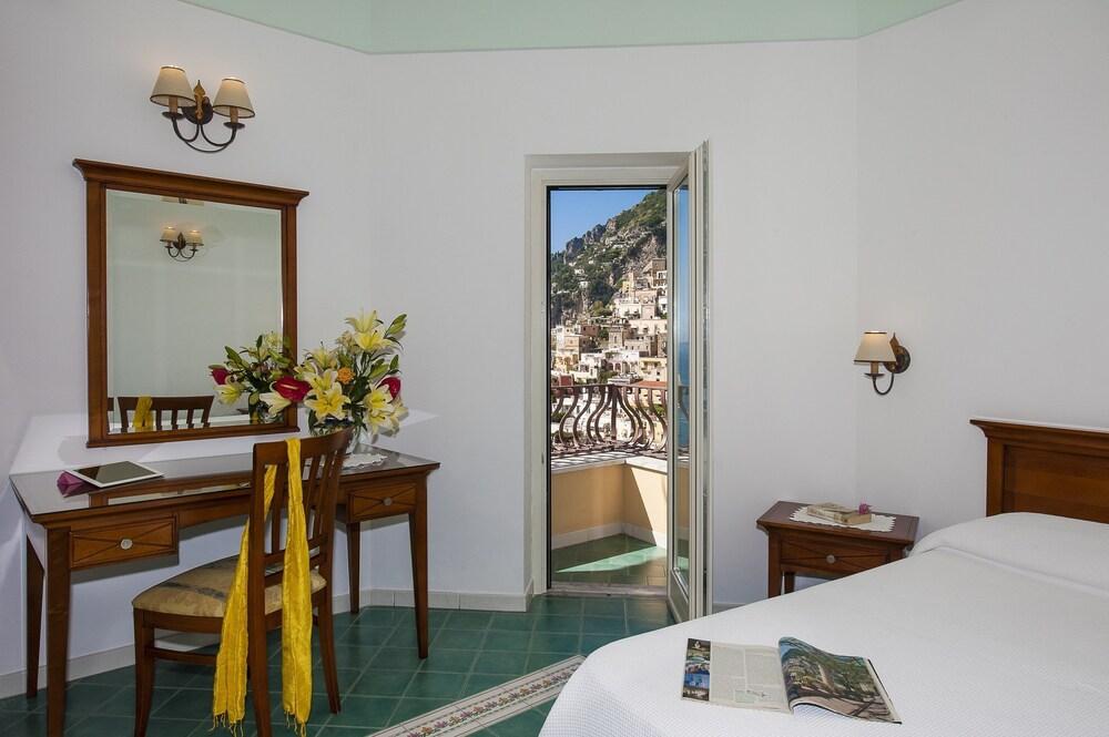 California Hotel Positano