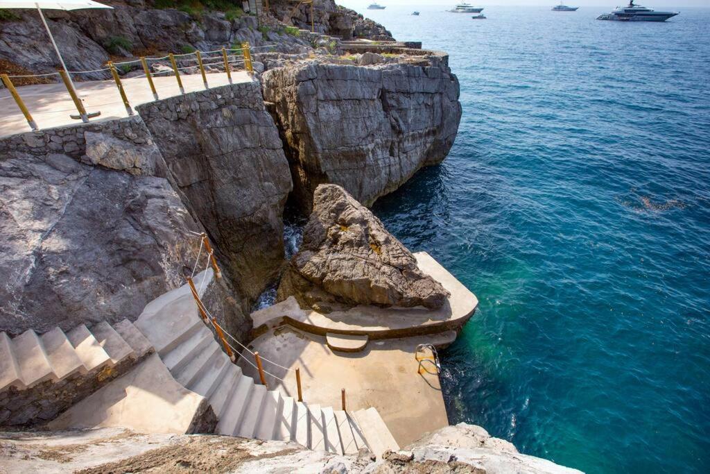 La - Luxury With Private Sea Access Villa *
