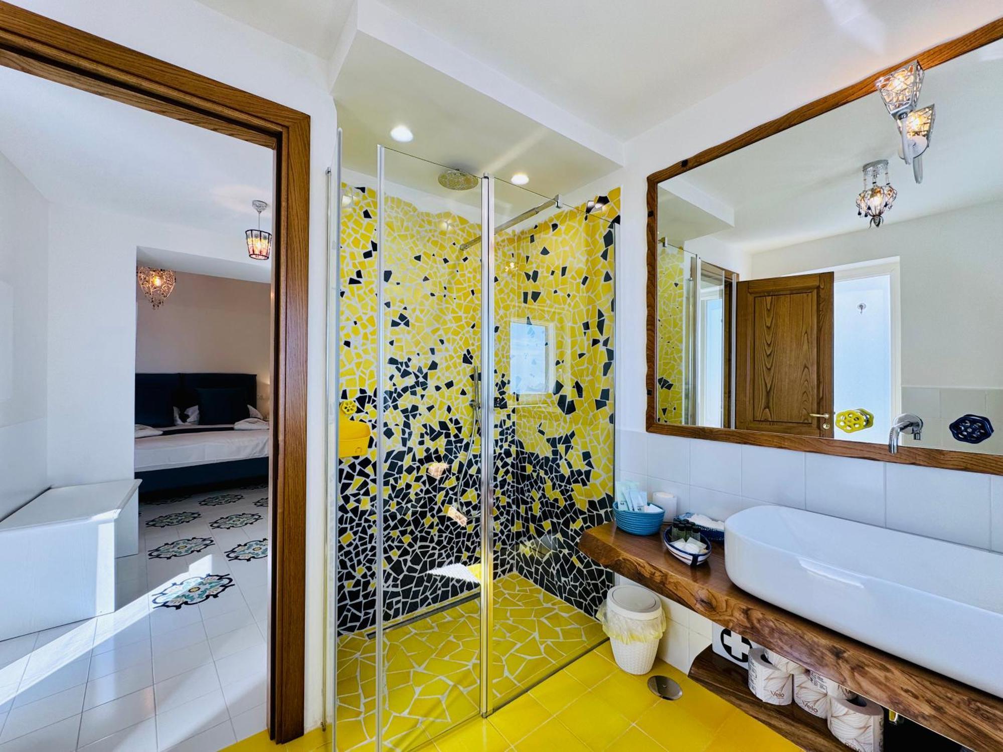 Yourhome - White House Gio